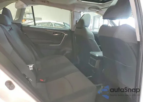 2019 Toyota Rav4 Xle z USA, uszkodzony, nr VIN 2T3W1RFV9KC009312